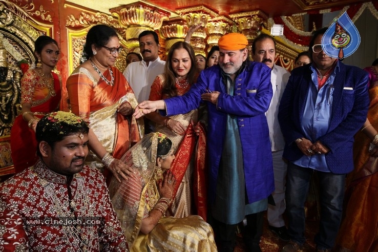 Kodi Ramakrishna Daughter Pravallika Wedding Photos - 28 / 37 photos