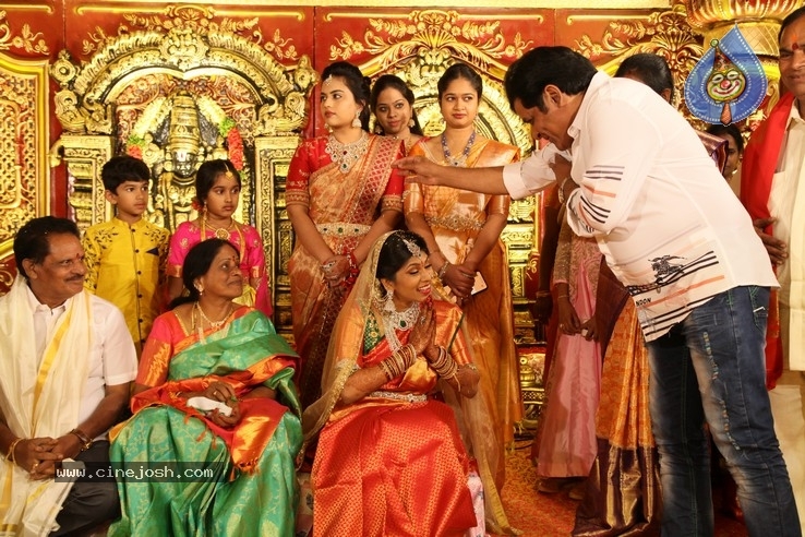Kodi Ramakrishna Daughter Pravallika Wedding Photos - 36 / 37 photos