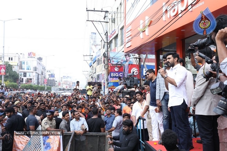 RamCharan Launched Happi Mobile Store - 24 / 53 photos
