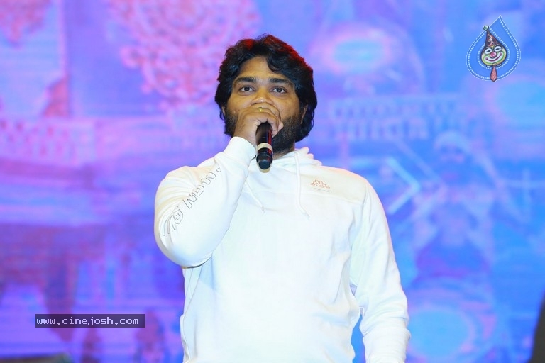 Sarileru Neekevvaru Blockbuster Ka Baap Celebrations 03 - 24 / 63 photos