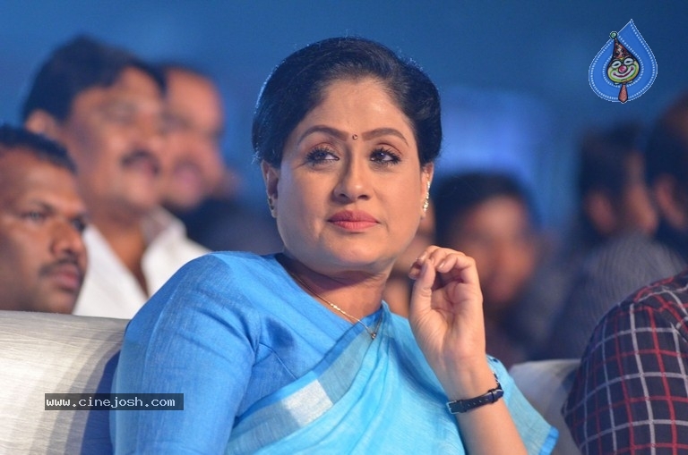 Sarileru Neekevvaru Blockbuster Ka Baap Celebrations 03 - 30 / 63 photos