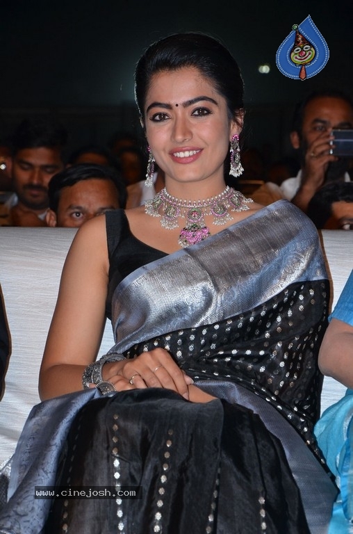 Sarileru Neekevvaru Blockbuster Ka Baap Celebrations 03 - 34 / 63 photos