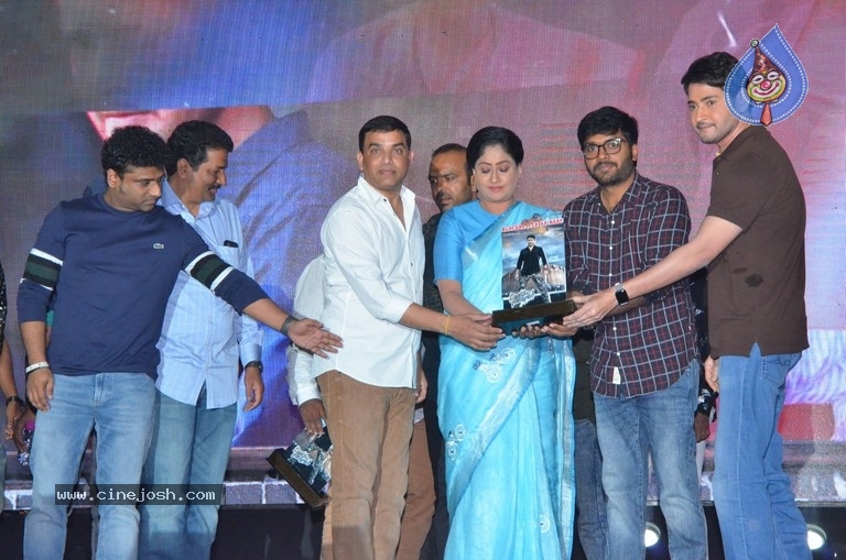  Sarileru Neekevvaru Blockbuster Ka Baap Celebrations 04 - 18 / 42 photos