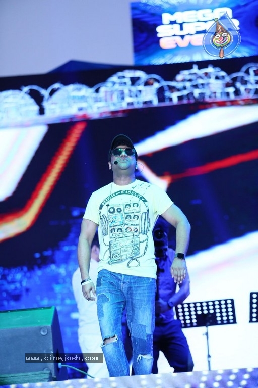 Sarileru Neekevvaru Pre Release Event 02 - 23 / 31 photos