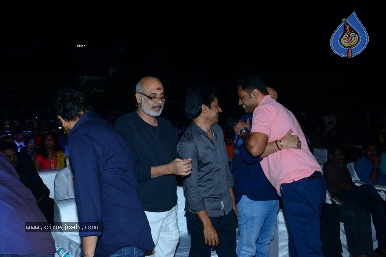 Sarileru Neekevvaru Pre Release Event 03 - 27 / 63 photos