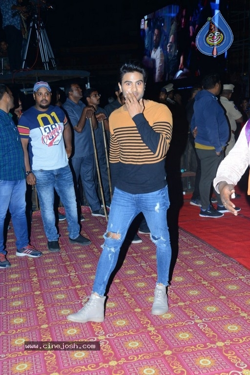 Sarileru Neekevvaru Pre Release Event 03 - 39 / 63 photos