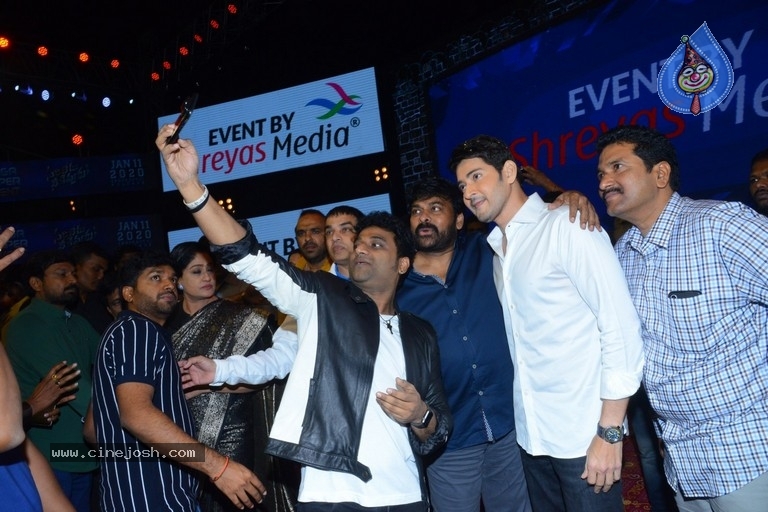Sarileru Neekevvaru Pre Release Event  - 23 / 70 photos