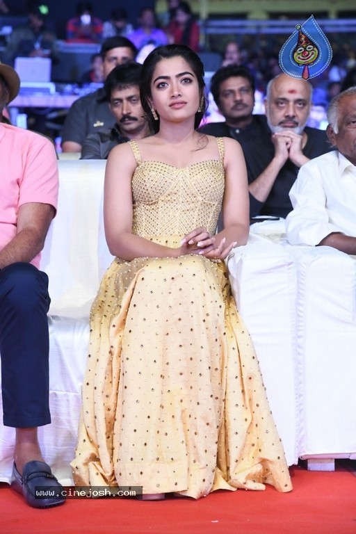 Sarileru Neekevvaru Pre Release Event 06 - 24 / 179 photos