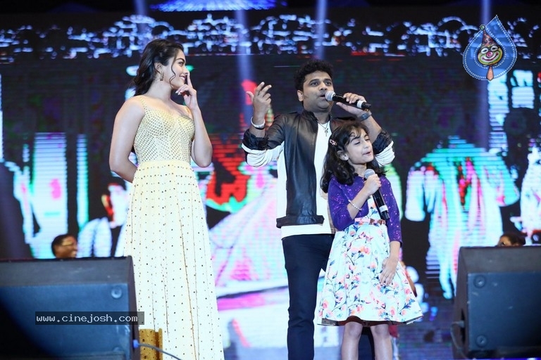 Sarileru Neekevvaru Pre Release Event 06 - 34 / 179 photos