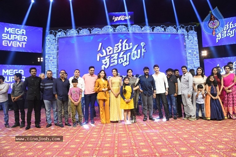 Sarileru Neekevvaru Pre Release Event 06 - 37 / 179 photos