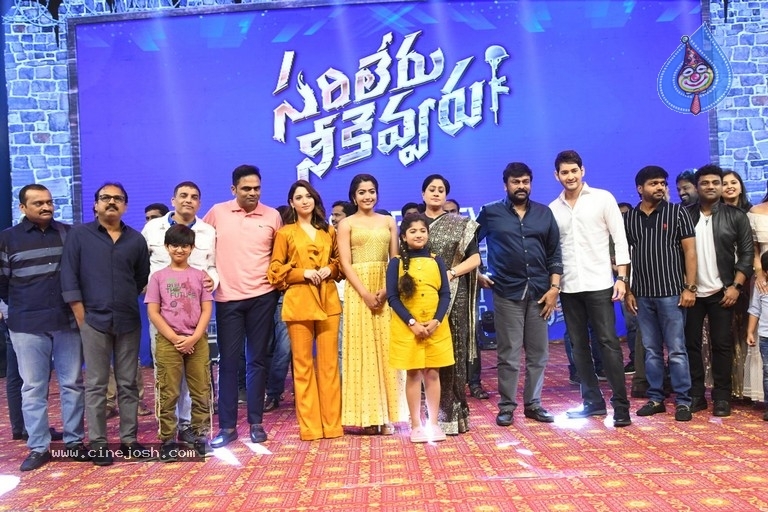 Sarileru Neekevvaru Pre Release Event 06 - 75 / 179 photos