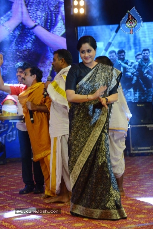 Sarileru Neekevvaru Pre Release Event 06 - 83 / 179 photos