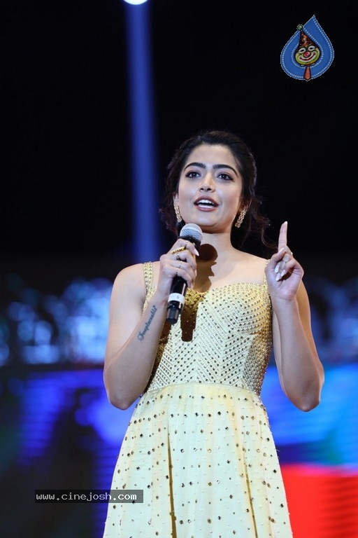 Sarileru Neekevvaru Pre Release Event 06 - 91 / 179 photos