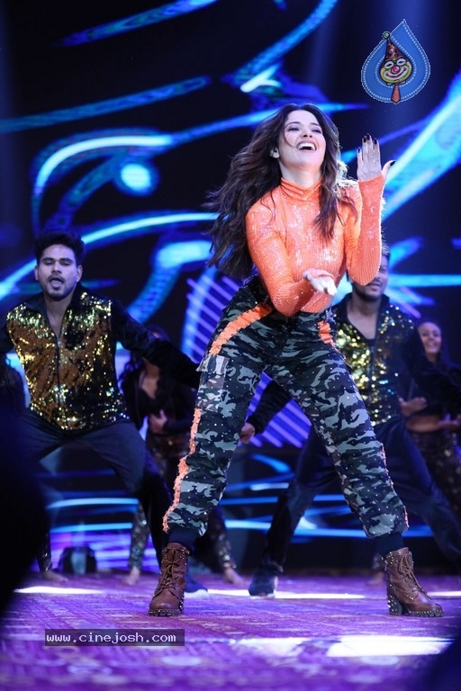 Sarileru Neekevvaru Pre Release Event 06 - 123 / 179 photos