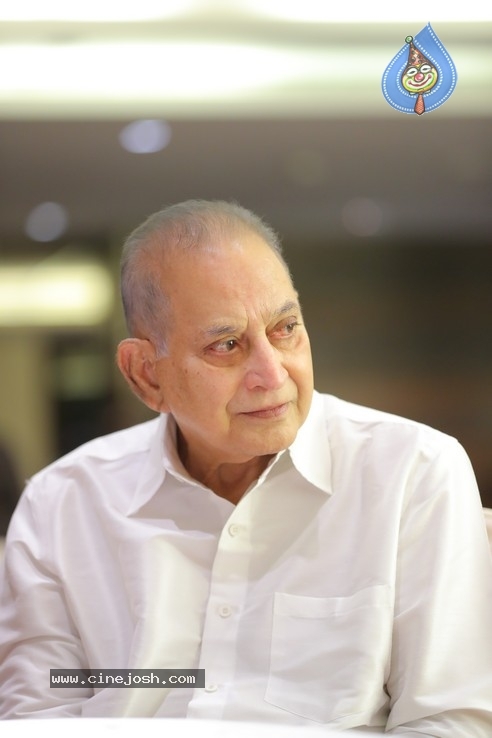 Super Star Krishna And Family - 26 / 47 photos