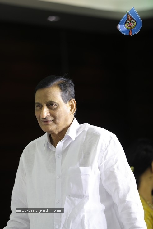 Super Star Krishna And Family - 33 / 47 photos