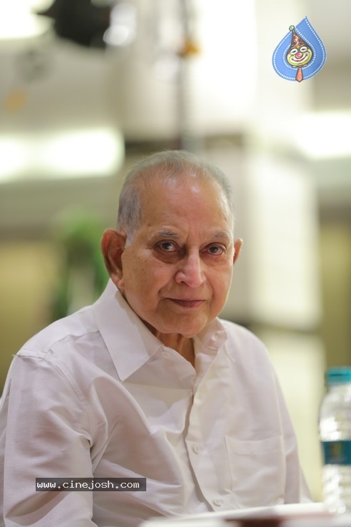 Super Star Krishna And Family - 40 / 47 photos