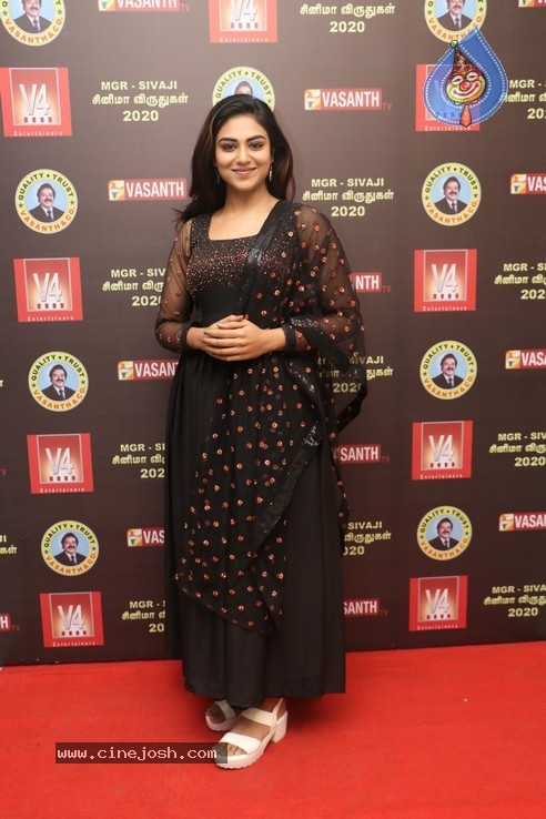 V4 MGR Sivaji Academy Awards 2020 Photos - 49 / 63 photos