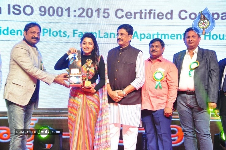 V B Entertainments Bullitera Awards 2019 Photos - 60 / 107 photos