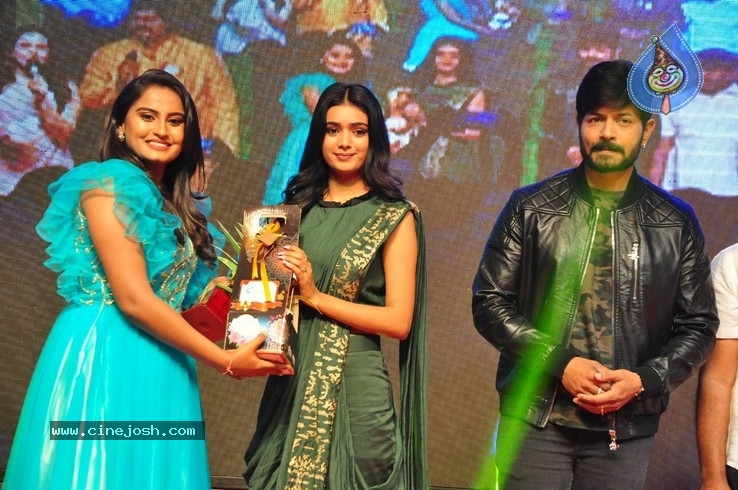 V B Entertainments Bullitera Awards 2019 Photos - 76 / 107 photos