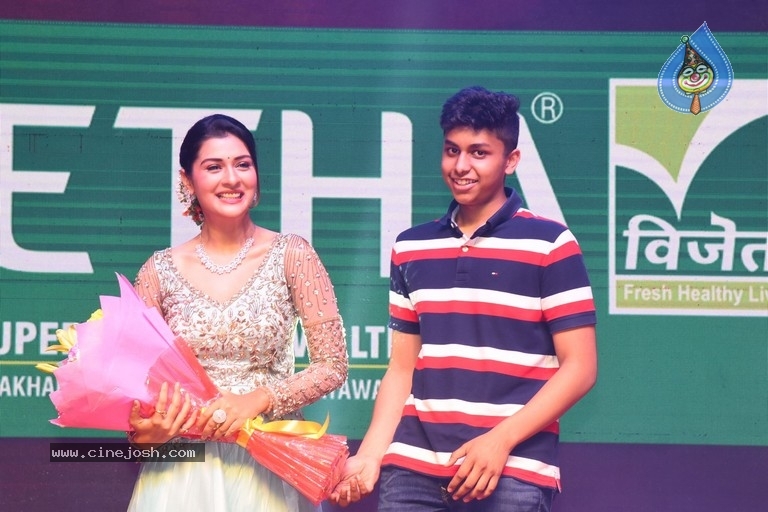 Venky Mama Vijayotsavam at Guntur - 36 / 42 photos