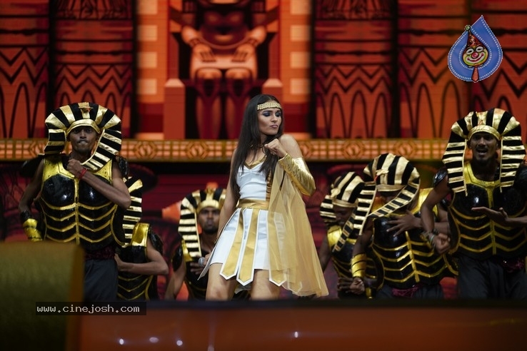 Zee Cine Awards Tamil 2020 Stills - 30 / 66 photos