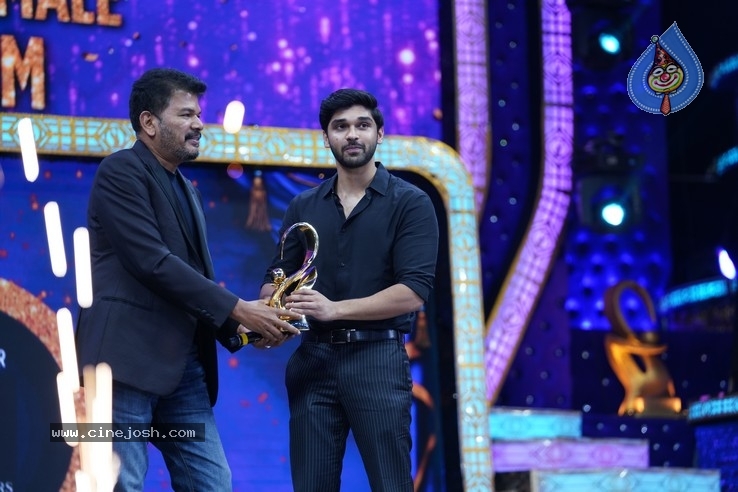 Zee Cine Awards Tamil 2020 Stills - 33 / 66 photos