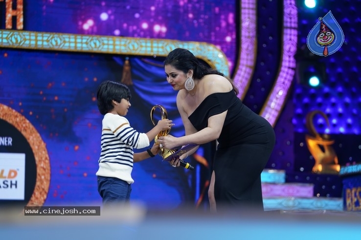 Zee Cine Awards Tamil 2020 Stills - 34 / 66 photos