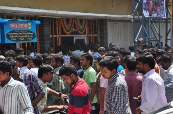 24 Movie Theater Coverage Pics - 10 of 35