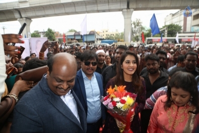 Actress Raashi Khanna Launches Big C Mobile Store at Kukatpally - 13 of 21