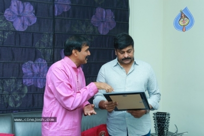 Chiranjeevi  Praises Guinness Record Winner Ramana Murthy - 3 of 21