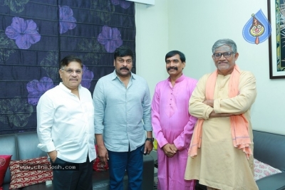 Chiranjeevi  Praises Guinness Record Winner Ramana Murthy - 13 of 21