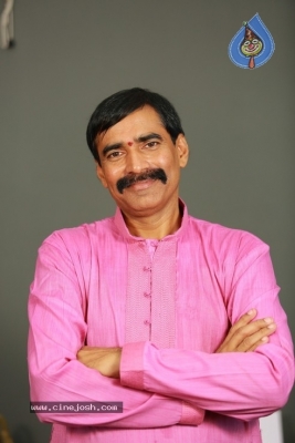 Chiranjeevi  Praises Guinness Record Winner Ramana Murthy - 18 of 21