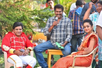 Chuttalabbayi New Working Photos - 26 of 27