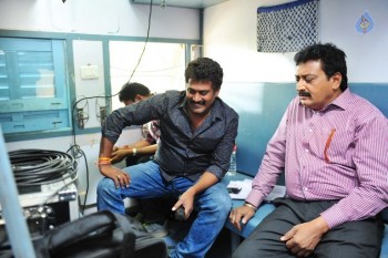 Chuttalabbayi Working Photos - 22 of 25