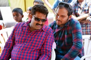 Chuttalabbayi Working Photos - 23 of 25