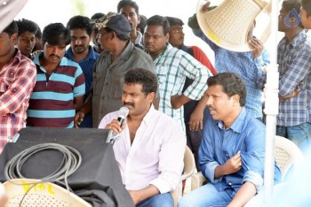 Chuttalabbayi Working Photos - 24 of 25