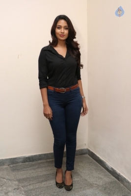 Gemini Ganeshanum Suruli Raajanum Tamil Film Audio Launch - 29 of 34