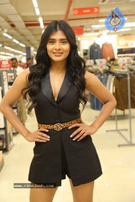 Hebah Patel Unveils Free Shopping Weekend Of Brand Factory - 34 of 42