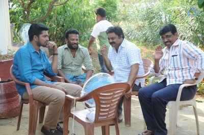Meda Meeda Abbayi Working Stills - 5 of 13