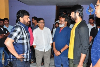 Mega Star Chiranjeevi Watching Vijetha Movie - 17 of 28