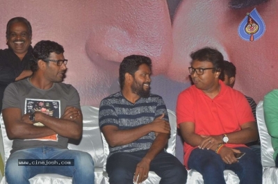 Nenjil Thunivirundhal Tamil Movie Trailer Launch - 2 of 20