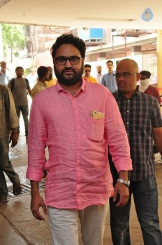 Okka Ammayi Thappa Theater Coverage - 17 of 23