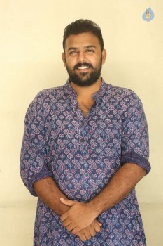 Pelli Choopulu Director Tarun Bhaskar Interview Pics - 8 of 16