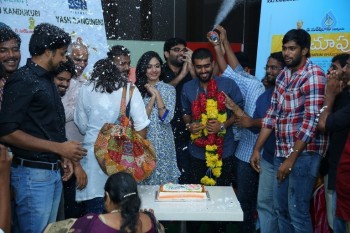 Pelli Choopulu Premiere Show at Vijayawada - 31 of 40