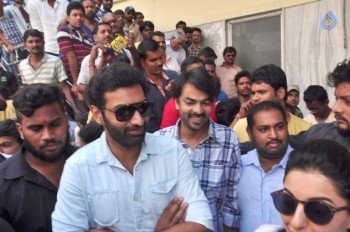 Raja Cheyyi Vesthe Theater Coverage - 7 of 21