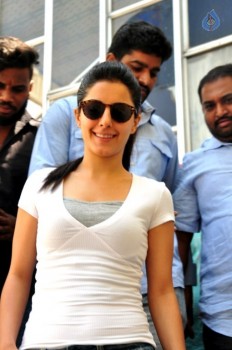 Raja Cheyyi Vesthe Theater Coverage - 14 of 21