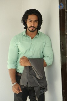 S3 Villain Thakur Anoop Singh Interview Photos - 10 of 28