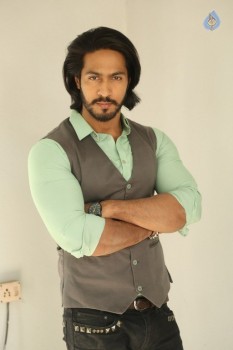 S3 Villain Thakur Anoop Singh Interview Photos - 17 of 28