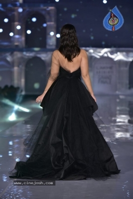 Showstoppers at Lakme Fashion Week - 13 of 53